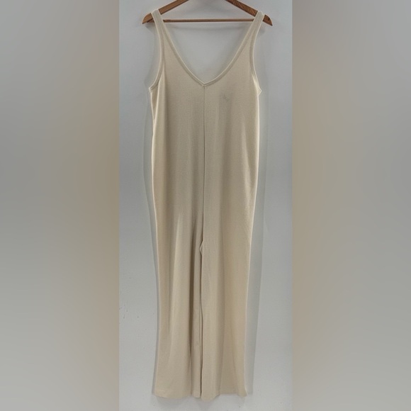 Victoria’s Secret Glow Wide Leg Waffle Knit Jumpsuit Ivory Comfy Size Medium - Picture 2 of 9